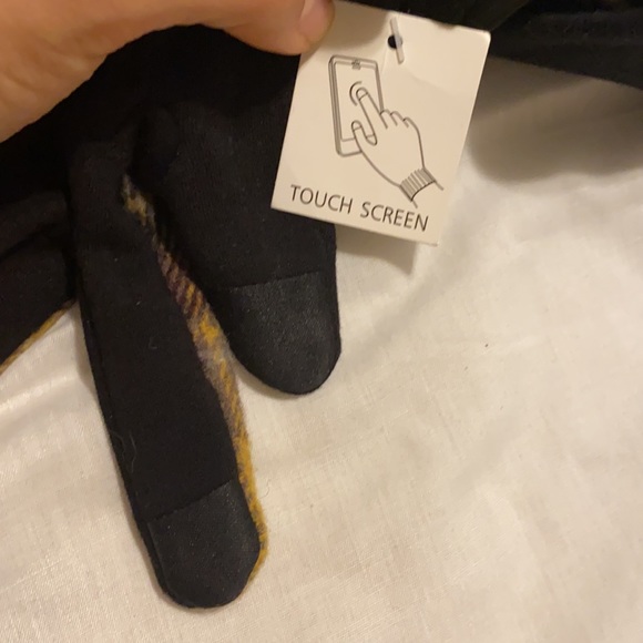 Brand new mittens - Picture 2 of 2